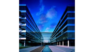 Im Blechbereich wird immer mehr geklebt, so wie hier Edelstahl rostfrei in der Anwendung bei Gebäuden. (Bild: Outokumpu Niroste)