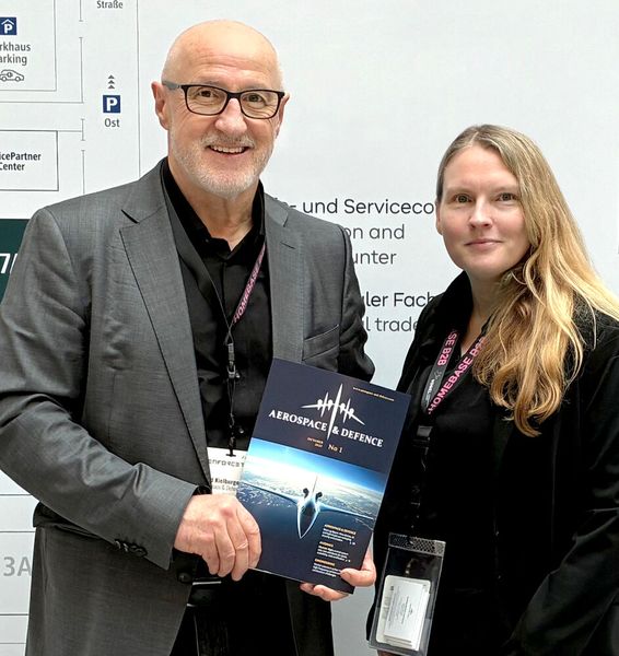 Les personnes à l'origine du congrès : Gerd Kielburger (Director International Business) et Maria Beyer-Fistrich (rédactrice en chef Aerospace & Defence). (Source : Veronika Maucher)