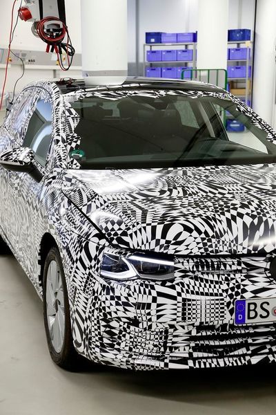 Der Golf 8 feiert im Oktober seine Weltpremiere in Wolfsburg. Bis dahin haben die Ingenieure und Techniker noch einiges zu tun. (VW)