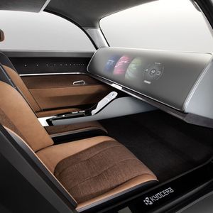 Trotz gewisser Retro-Elemente gibt sich der Innenraum betont futuristisch.(Bild:  Kyocera)