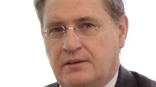 Prof. Dr.-Ing. Horst E. Friedrich, Direktor des Institut für Fahrzeugkonzepte am DLR in Stuttgart: Der Wechsel von Verbrennungs- zum Alternativantrieben werde die Fahrzeugarchitektur verändern. (DLR)