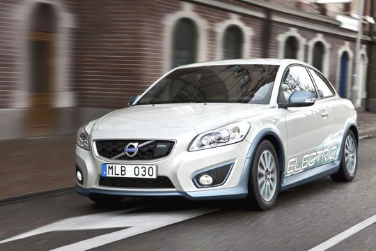 Volvos E-Konzept: Der schwedische Hersteller entwickelt einen Elektroantrieb mit drei Varianten sogenannter „Range Extender“. Die Dreizylindermotoren unterschiedlicher Leistungsstufen ermöglichen Reichweiten von über 1.000 km. (Volvo)
