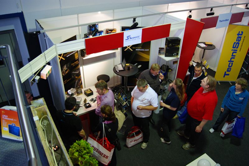 An den Ständen von Seasonic und Technisat bildeten sich immer wieder Warteschlangen. (Archiv: Vogel Business Media)