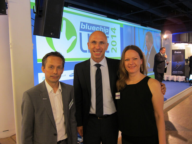 Frank Kwasnitza, bluechip, mit Motivationstrainer Jörg Löhr und Hannah Lamotte, IT-BUSINESS   (Bild: IT-BUSINESS)
