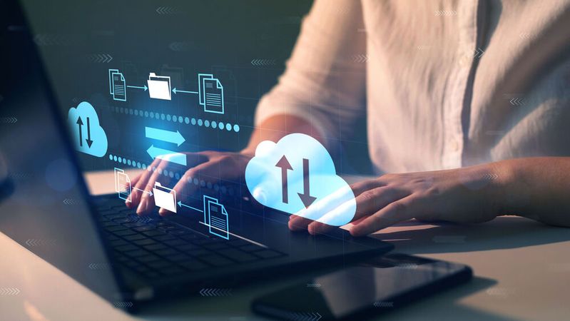 Deutsche Unternehmen unternehmen kaum Bemühungen, den Datenaustausch souverän zu gestalten.(Bild:  Miha Creative - stock.adobe.com)