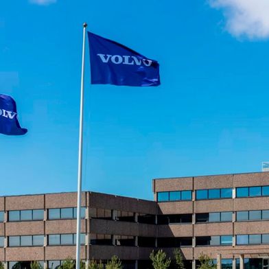 Volvo steht bekanntlich unter der Leitung von Geely aus China. Jetzt ist zu erfahren, dass es eine groß angelegte Modelloffensive geben wird, bei der Verbrennerfahrzeuge wieder einen höheren Anteil haben sollen ... (Bild: Volvo)