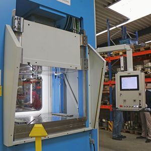 Mit der neuen Tiefziehpresse von AP&T bearbeitet Keinhorst normalerweise Edelstahl.