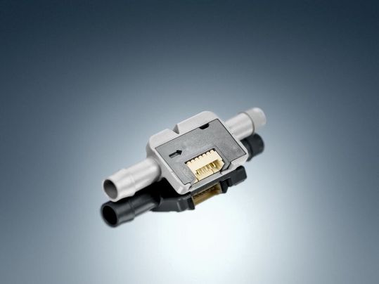 Abb.1: Mit bis zu einem Liter pro Minute kann der Durchflussmesser von Sensirion selbst bei hohen Flussraten präzise Ergebnisse liefern. Abb.1: Mit bis zu einem Liter pro Minute kann der Durchflussmesser von Sensirion selbst bei hohen Flussraten präzise Ergebnisse liefern.