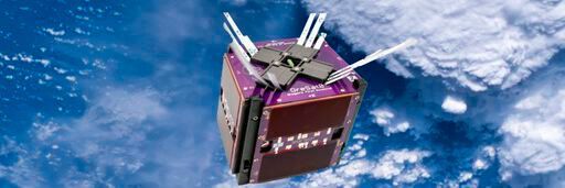 Der Oresat0 mit Solarmodulen und aufgestellter Dreiband-Drehkreuzantenne. Der Oresat0 mit Solarmodulen und aufgestellter Dreiband-Drehkreuzantenne.