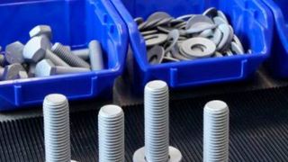 Befestigungselemente mit tribologischer Trockenbeschichtung werden als einsatzbereite Systemlösungen geliefert. (Bossard)