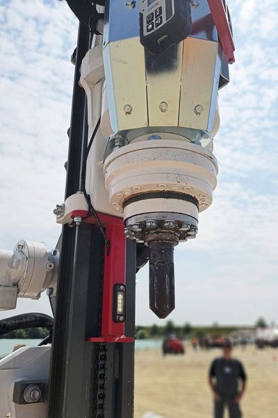 Sie schafft durchschnittlich bis zu 125 Schraubfundamente pro Stunde. (S.Häuslein/konstruktionspraxis)