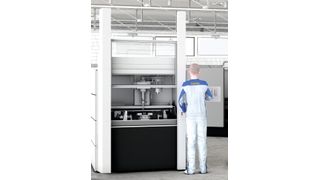 Die Geze Maschinenschutztür als vertikale einflügelige Komplettlösung für ein Bearbeitungszentrum. (Bild: Geze)