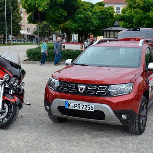 Als Begleitfahrzeug stand in diesem Jahr der neue Dacia Duster zu Verfügung.  (Bild:  Michel/»kfz-betrieb«)