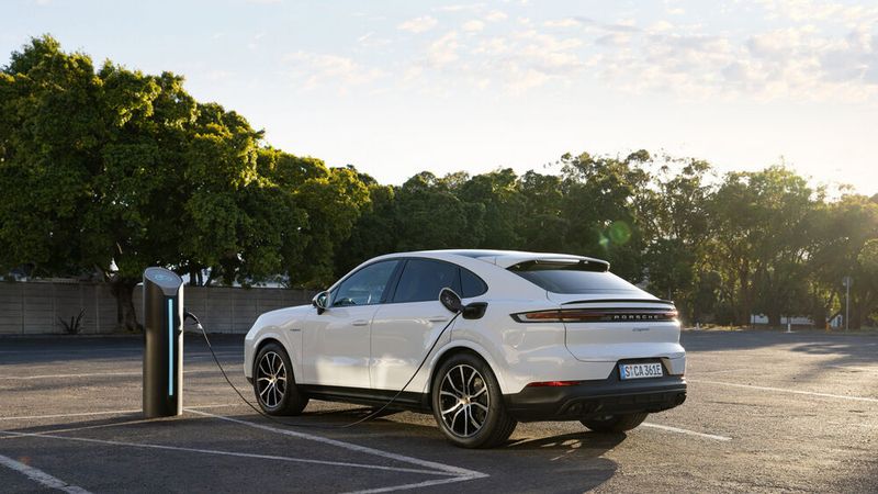 Der Plug-in-Hybrid weist eine Systemleistung von 470 PS vor. (Bild: Autoren-Union Mobilität/Porsche)