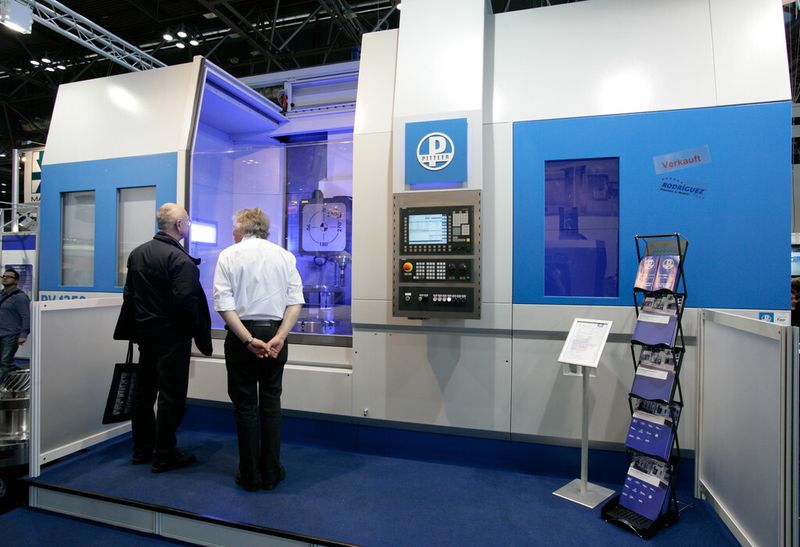 13. Intec: Das vertikale Dreh-Bearbeitungszentrum PV31250/1-1 Y des ehemals in Leipzig ansässigen Traditionsunternehmens Pittler ist eine multifunktionale Werkzeugmaschine für die 5-Achs-Simultanbearbeitung. (Bild: Leipziger Messe/Uwe Frauendorf)