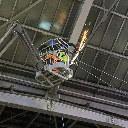Werkstoffcharakterisierung an Stahlträgern einer genieteten, historischen Hallenkonstruktion. Werkstoffcharakterisierung an Stahlträgern einer genieteten, historischen Hallenkonstruktion.