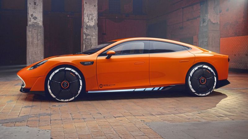 Das Concept AMG GT XX ist ein klassischer Gran Tourismo, ein viertüriges Coupé für die Rennstrecke und die öffentliche Straße. (Bild: Mercedes-Benz)