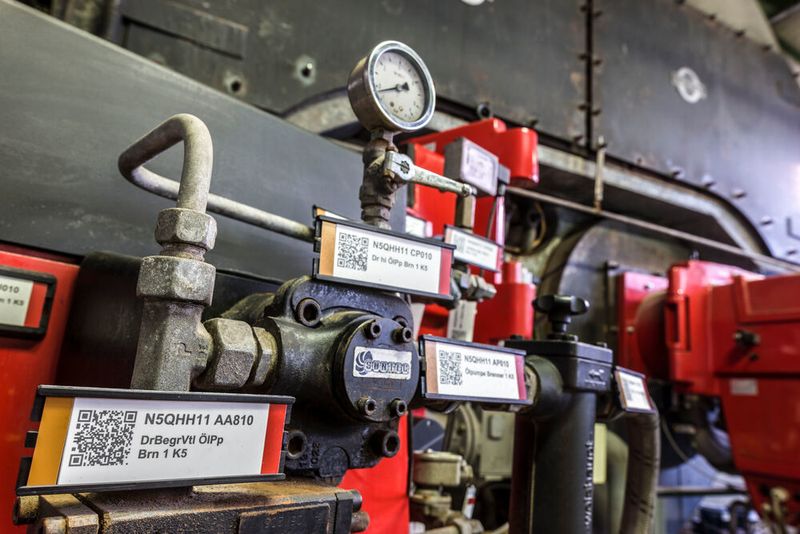 Jedes Aggregat auf lange Sicht eindeutig markiert und dokumentiert: K+S hat am Standort Sigmundshall ein Kraftwerk-Kennzeichensystem eingeführt. (Hermann Kolbeck/Phoenix Contact)