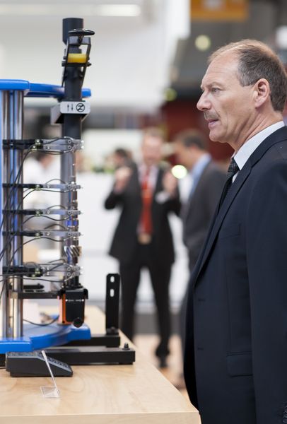 Am 9. Mai 2014 schloss die 28. Control in Stuttgart ihre Tore. Knapp 1.000 Aussteller präsentierten ihre Messtechnik-Neuheiten den Fachbesuchern. Durch das starke Wachstum der industriellen Bildverarbeitung stellte in diesem Jahr auch eine Vielzahl an neuen Ausstellern aus dem Hightech-Bereich Bildverarbeitungs- und Visionssysteme aus. (P. E. Schall)