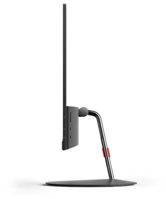 Red Dot Award 2015 - ThinkVision X24 von Lenovo: Dieser Monitor mit einem 23,8“-IPS-Display ist nur 7,5 mm dick und damit eines der dünnsten Geräte dieser Art. Der aktive Sichtbereich erstreckt sich fast bis an den lediglich 6 mm breiten Rahmen. Der Bildschirm ruht auf einem minimalistischen, eleganten Ständer. Dieser besteht aus einem verchromten Schaft, der in eine kreisförmige schwarze Basis mündet. Der einfache, am Schaft angebrachte rote Kabelhalter sorgt für einen farblichen Akzent. (Bild: Red Dot)