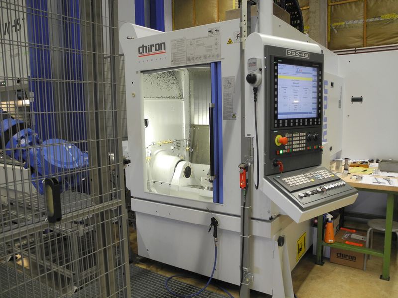 Seit der Einführung des Fünf-Achs-Bearbeitungszentrums FZ 12 FX von Chiron mit einer Automationslösung von Goodj kann Meienberg jetzt zusätzliche Aufträge abwickeln – mannlos und während der Nacht. (Bild: Chiron)