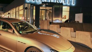 In Mainz wirbt neuerdings ein Maserati-Schauraum um die Gunst der zahlungskräftigen Kundschaft. (Scherer-Gruppe)