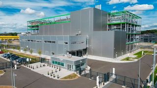 Die Milliarden-Investitionen von Google fließen unter anderem in ein neues Rechenzentrum im hessischen Dietzenbach; das bestehende Datacenter in Hanau soll erweitert werden. (Bild: Google)