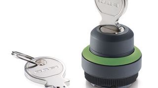 Trotz geringer Größe weist der kompakte RAFIX-Schlüsselschalter eine ausgezeichnete Taktilität auf. (Bild: RAFI)