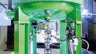 Kunststoff-„Upgrading“ dank Strahlenvernetzung: Energiereiche Beta- oder Gammastrahlen lösen chemische Reaktionen in Kunststoffen aus und führen so zu einer Vernetzung der Moleküle. (BGS)