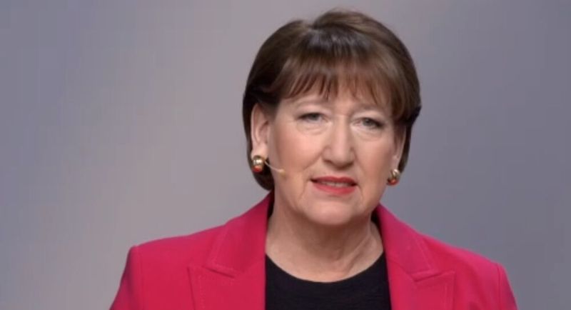 Agieren statt reagieren: In der Jahresauftaktpressekonferenz des Verbands der Automobilindustrie forderte VDA-Präsidentin Hildegard Müller von der Politik mehr Mut zu Reformen und zu Strategien, die den Standort Deutschland international wettbewerbsfähig machen. (Bild: Stefanie Eckardt / Screenshot VDA Pressekonferenz)