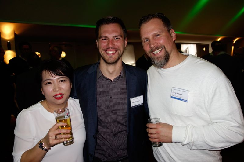 (v. l.) Byung Nam An, Samsung, Ralph Güssgen, Ingram Micro, und Oliver Rösgen, Samsung  (Bild: IT-BUSINESS)