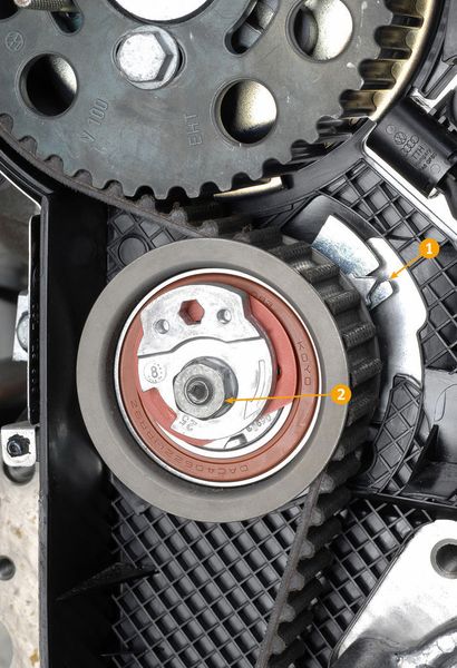 Bild 8: Korrektes Anziehen der Spannrolle mittels Zeigeranzeige. (Archiv: Vogel Business Media)