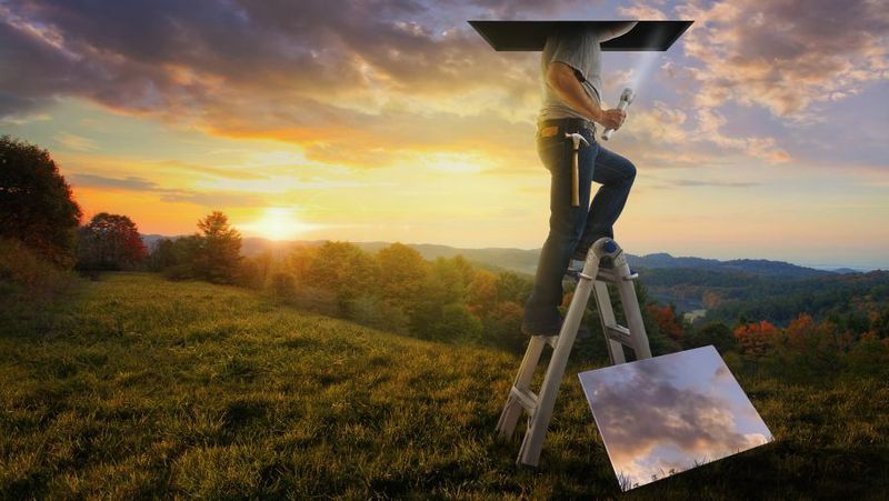 Den Überblick in der Cloud zu behalten, fällt schwer, wenn IT-Strukturen über Jahre unkontrolliert wuchern. Vereinfachte IT-Strukturen schaffen den nötigen Überblick und senken zugleich die Kosten.(Bild: ©  Kevin Carden - stock.adobe.com)
