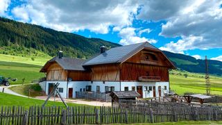 Selbst Bauernhöfe sind vor Cyberangriffen nicht gefeit, wie sich jetzt gezeigt hat. Denn eine Kuh in der Schweiz wurde das Opfer eines Hackerangriffs auf den Melkroboter. Hier mehr dazu ... (Bild: Waldfrieden)