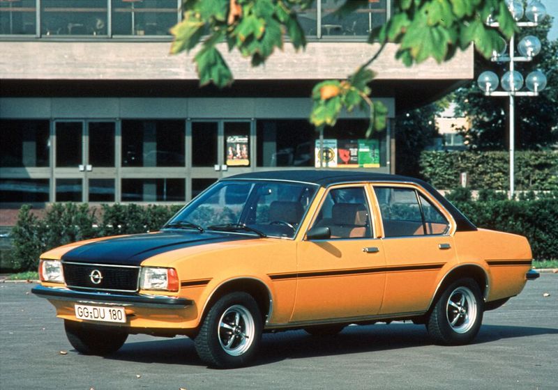 Dem Ascona A folgte 1975 nach rund 690.000 gebautenn Einheiten der stark modifzierte Ascona B. (Bild: Opel)