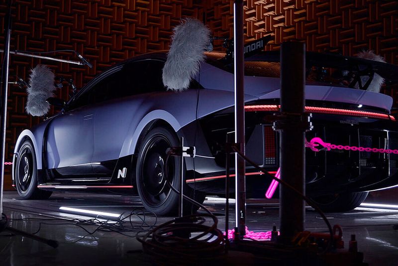 Der RN22e ist das erste Hochleistungskonzept der Submarke N, das auf der E-GMP („Electric-Global Modular Platform“) von Hyundai basiert. Mit ihm werde neue Technik getestet und verifiziert, um sie dann in naher Zukunft in das erste batterieelektrische N Modell einfließen zu lassen. (Bild: Hyundai)