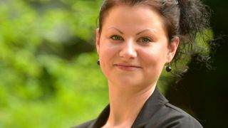 Chemie-Doktorandin Kristin Ganske vom Zentrum für Polysacchardiforschung der Friedrich-Schiller-Universität Jena erhält den diesjährigen Henkel Laundry & Home Care Research Award. (Jan-Peter Kasper/FSU)