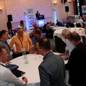 Schon bei der lockeren Zusammenkunft am Auftaktabend war Netzwerken angesagt.(Bild:  Klasing)