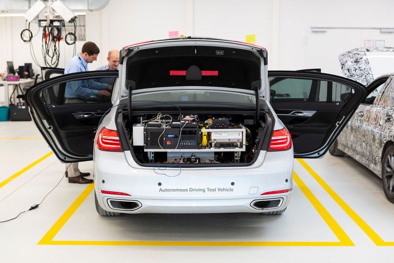 BMW will seine Ausgaben für Forschung und Entwicklung dieses Jahr um eine weitere Milliarde auf sieben Milliarden Euro erhöhen. (BMW)