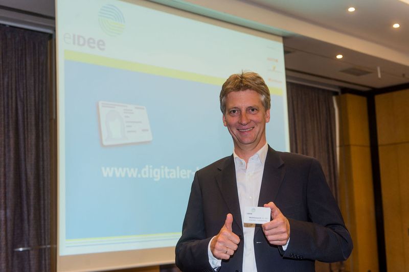 eIDEE – Wettbewerb für den digitalen Handschlag – sucht Ideen für neue Anwendungen und Online-Services mit dem neuen Personalausweis ... (Foto: Bundesdruckerei)