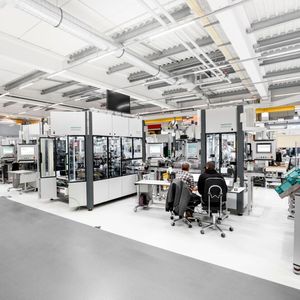 Auf insgesamt etwa 30.000 m² können die Sondermaschinen entwickelt und motiert werden.(Bild:  Schaeffler)