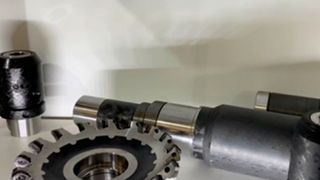 Der EMO-Hannover-Aussteller Compotech aus Tschechien entwickelt und baut seit rund 20 Jahren Antriebskomponenten und Zerspanungswerkzeuge in CFK-Metall-Hybridbauweise. In Halle 6 am Stand B25 erfahren die Besucher, welche Vorteile das für die Metallbearbeitung hat. (Compotech)