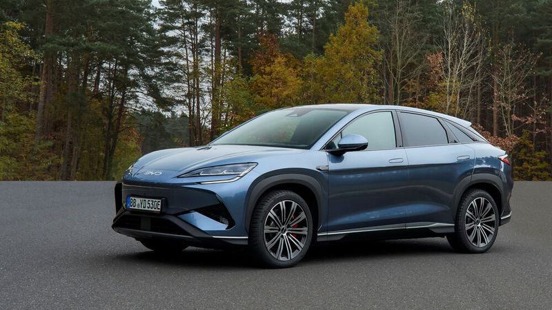 Mit seiner rundlichen, eleganten Form kann sich der Sealion 7 auch unter europäischer Konkurrenz sehen lassen. (Bild: BYD)