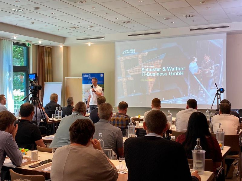 Norbert Zinkel (Schuwa) stellt „Kanzleicontrolling mit Microsoft Power BI“ vor. (Bild: Capelletti & Perl)