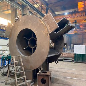 Die Untertraverse der Stack-Presse ist 1.870 mm hoch und 21,8 t schwer.(Bild:  Jebens)