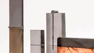 Das Elektronenstrahlschweißen hat im Vergleich zum Laserstrahl- oder Lichtbogenschweißen einige Vorteile zu bieten. Außer seiner Material- und Bauteilflexibilität sowie der Fähigkeit präzise und eng toleriert zu fügen, kann es unter Umständen wirtschaftlicher sein als die Konkurrenzverfahren. (pro-beam)