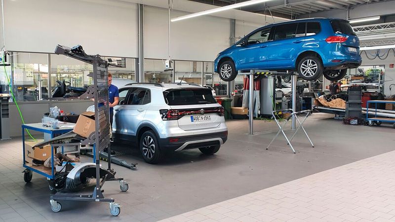 Die Werkstatt ist hell und luftig. (Bild: Mauritz/»kfz-betrieb«)