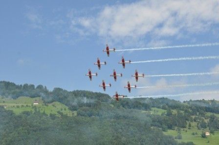 Cérémonie haut en couleur pour la population, les employés de Pilatus et tous les fans de l'aviation suisse. (Image: SMM/Reinshagen)