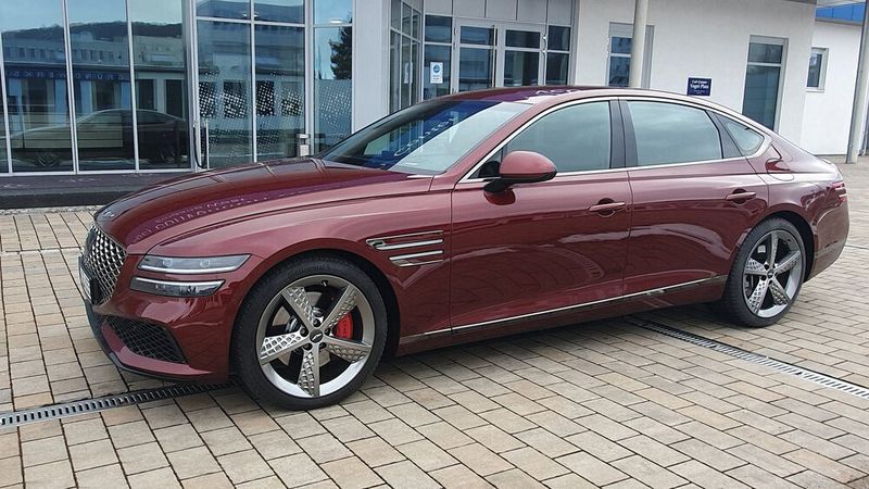 Very british: Dass Genesis-Modelle ein wenig wie Bentleys aussehen, liegt an Genesis-Designchef Luc Donckerwolke, der einst bei der britischen Nobelmarke für die Formgebung verantwortlich war. (Bild: Mauritz – »kfz-betrieb«)