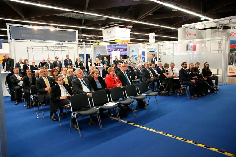 Die Gäste der Award-Zeremonie erwarten gespannt die Preisvergabe. (Bild: Nürnberg Messe / Frank Boxler)